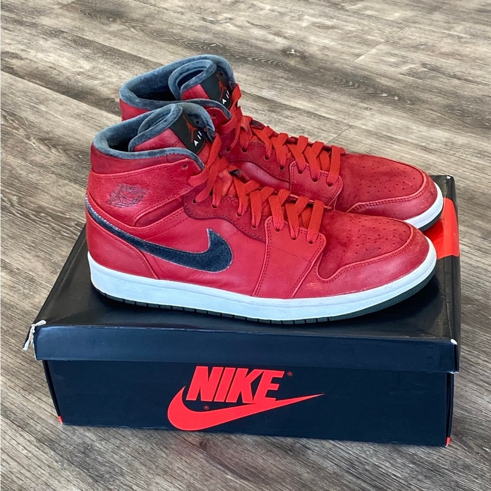 Air Jordan 1 Retro Hi Premier “Gucci” 2008